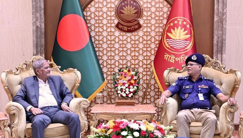 Inspector General of Police (IGP) Md. Ali Hossain Fakir paid a courtesy call on President Mirza Fakhrul Islam Alamgir at Bangabhaban.