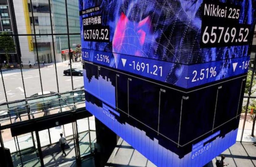 Investors shrug off US sanctions plan for Iran, bitcoin powers on
