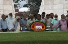 Muktijoddha Dal pays tribute at Zia family graves